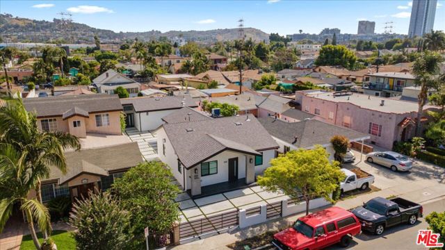 5530 Geer Avenue, Los Angeles CA: https://media.crmls.org/mediaz/8333c8ac-a5dd-4501-a017-abfb198c0975.jpg