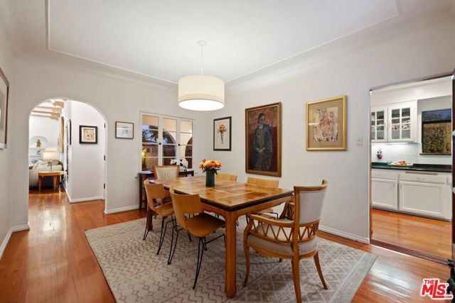 10516 Tennessee Avenue, Los Angeles CA: https://media.crmls.org/mediaz/833455bc-aeeb-4b41-bd78-3b3b7a3432dd.jpg