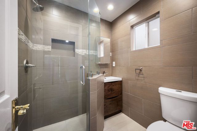 8657 Valley Flores Drive, West Hills CA: https://media.crmls.org/mediaz/83345a52-274b-4a05-93c5-385cfcf0c316.jpg