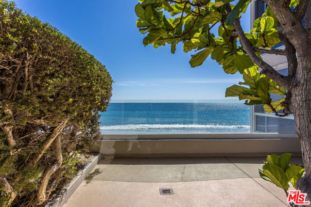 22548 PACIFIC COAST Highway, Malibu CA: https://media.crmls.org/mediaz/83347ddb-451d-47dd-82cb-787b7abc6721.jpg