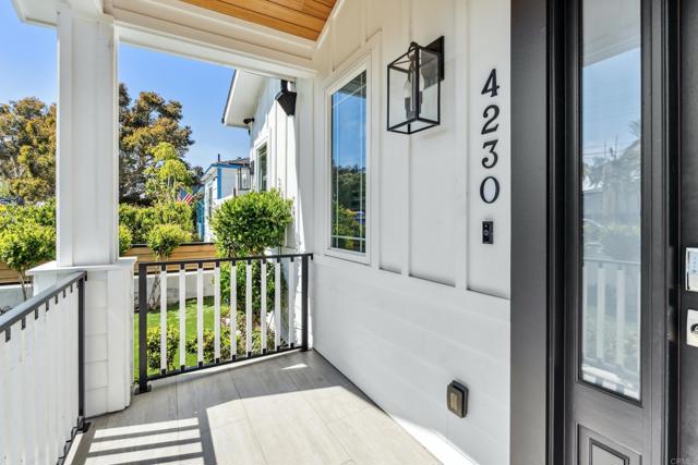 Detail Gallery Image 4 of 46 For 4230 Orchard Ave, San Diego,  CA 92107 - 4 Beds | 4/1 Baths