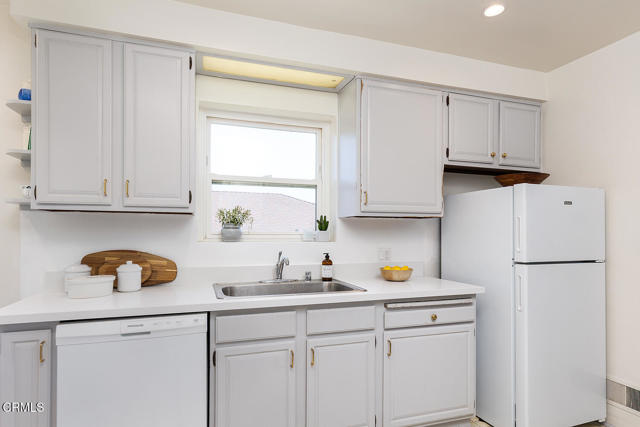 5134 Monte Bonito Drive Drive, Los Angeles CA: https://media.crmls.org/mediaz/8334d86c-8593-4fe8-b2df-c3083d8105a4.jpg