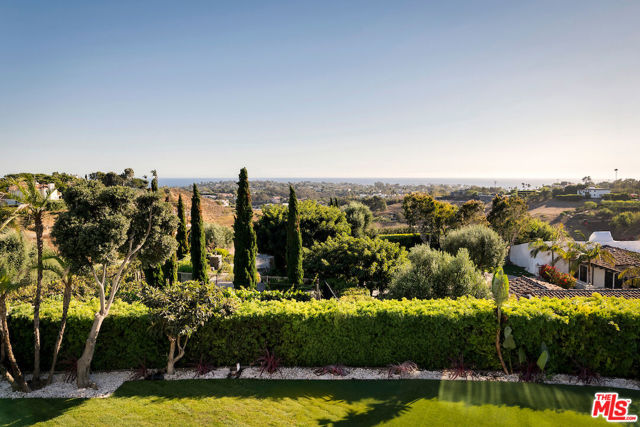 5931 Kanan Dume Road, Malibu CA: https://media.crmls.org/mediaz/8335b8f5-47d2-445e-9959-d59cd39b625a.jpg