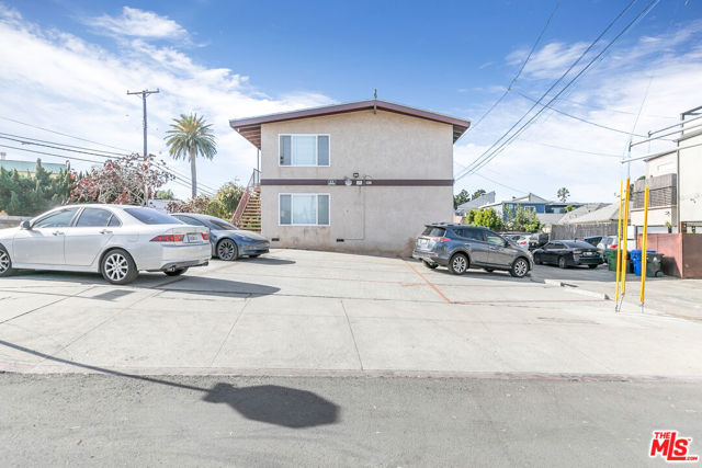 313 Mildred Avenue, Venice CA: https://media.crmls.org/mediaz/8335ce69-36a9-4e77-a32c-05fc617af83c.jpg