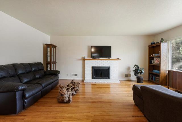 1052 San Simeon Drive, Salinas CA: https://media.crmls.org/mediaz/8335d716-802d-4ff3-8157-d741229aa106.jpg