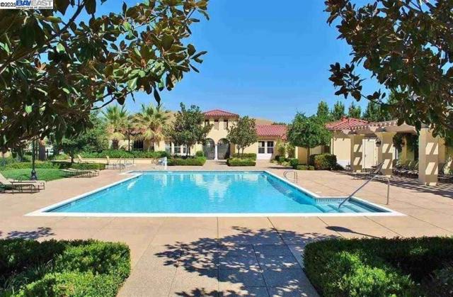 140 Selby Ln, Livermore CA: https://media.crmls.org/mediaz/8335e414-ed7e-4c08-b7a1-429a6b45c29f.jpg
