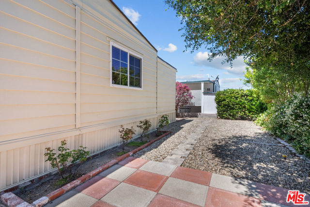 21317 Blue Curl Way, Canyon Country CA: https://media.crmls.org/mediaz/83362f6a-f140-41c0-94fb-2ac8fa5380ef.jpg