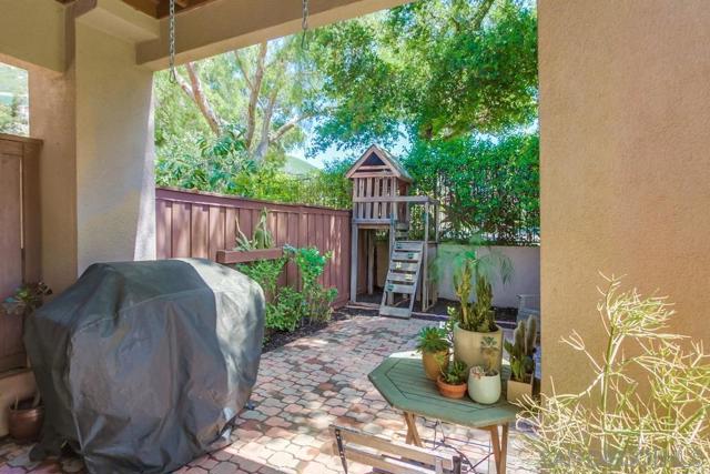 1184 Highbluff Ave, San Marcos CA: https://media.crmls.org/mediaz/833672c4-1853-4408-a567-2ec7b22dd0c2.jpg