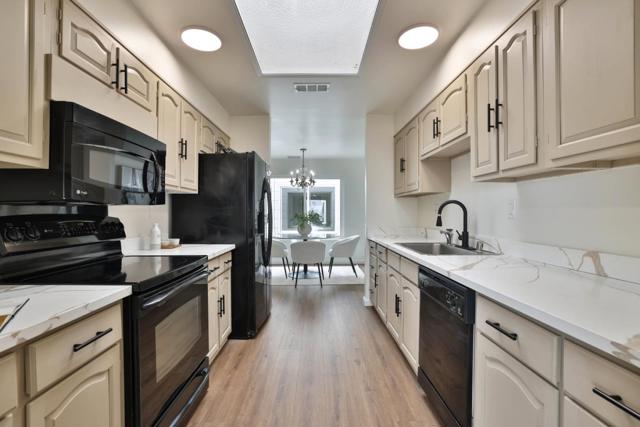 7725 Geary Boulevard, San Francisco CA: https://media.crmls.org/mediaz/8336fa47-150a-4190-9c04-e106103844d3.jpg