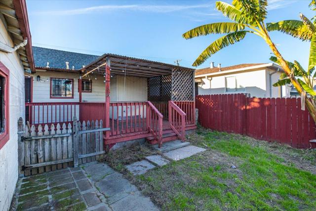 3014 Coolidge Avenue, Oakland CA: https://media.crmls.org/mediaz/8337179e-beac-4585-b08c-72ec7a5e4419.jpg