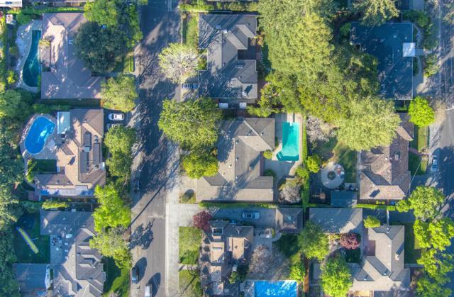 1785 Holly Ave, Menlo Park CA: https://media.crmls.org/mediaz/833749eb-7151-4d71-89e1-3191aefe0e80.jpg