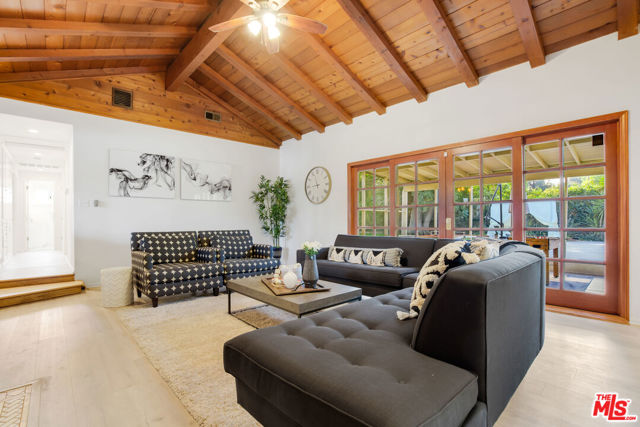 6207 Melba Avenue, Woodland Hills CA: https://media.crmls.org/mediaz/83375e98-101e-475b-8668-1a05e75ad877.jpg