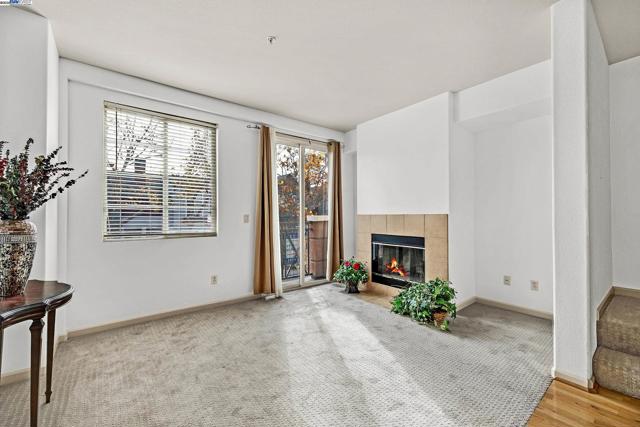 710 City Walk Pl, Hayward CA: https://media.crmls.org/mediaz/8337f8e9-f402-4a2c-8619-0e7c16d285f4.jpg