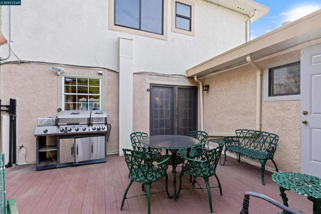 716 Gelston Pl, El Cerrito CA: https://media.crmls.org/mediaz/83380880-2d10-43e2-9b14-7ab7f1900aa3.jpg