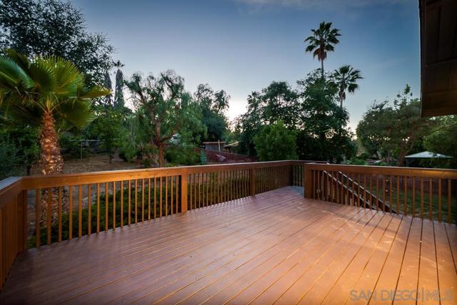 2927 Lawrence Ln, Escondido CA: https://media.crmls.org/mediaz/8339183a-1c75-4291-83fa-0b12e9d0b2e3.jpg