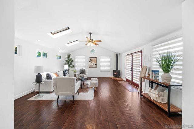 516 Bonito Avenue, Imperial Beach CA: https://media.crmls.org/mediaz/83393bde-c280-4638-9908-507e0f96705e.jpg