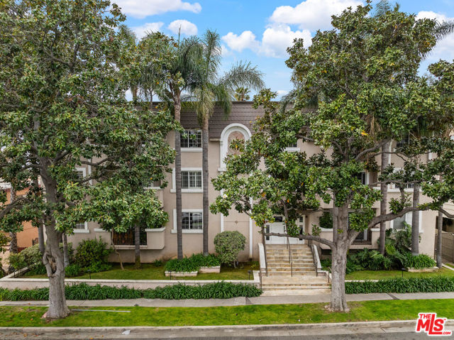 1228 14th Street, Santa Monica CA: https://media.crmls.org/mediaz/833942f7-065b-45e9-87e6-e59bf6e9cd48.jpg