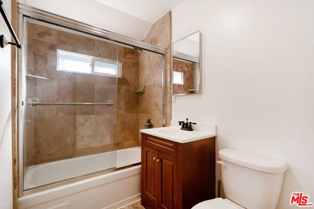 29 Brooks Avenue, Venice CA: https://media.crmls.org/mediaz/833a317d-128f-41a2-a885-4bf3b660d096.jpg