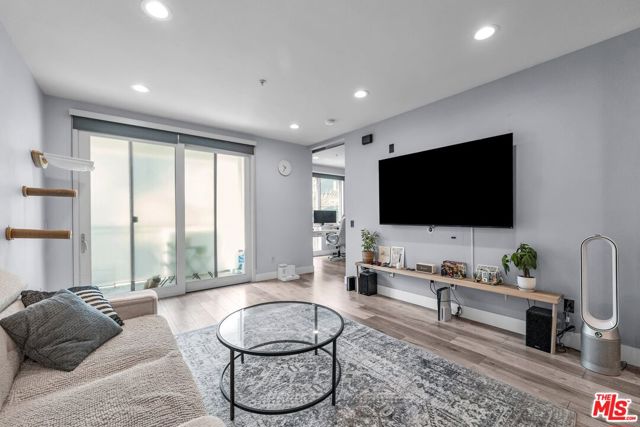 1234 Wilshire Boulevard, Los Angeles CA: https://media.crmls.org/mediaz/833a89d3-9e5d-4bc9-845f-24c5c815d2b1.jpg