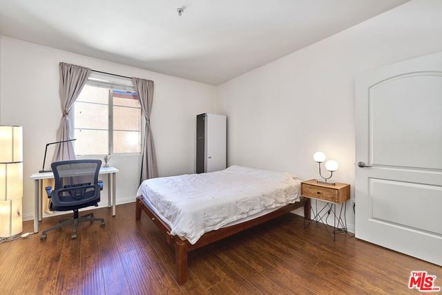 360 W Avenue 26, Los Angeles CA: https://media.crmls.org/mediaz/833aa4d2-2a27-448f-b367-93f539345990.jpg