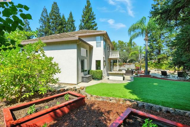 304 Dillon Court, Roseville CA: https://media.crmls.org/mediaz/833b00dd-994f-46d1-b694-2160649c7b33.jpg