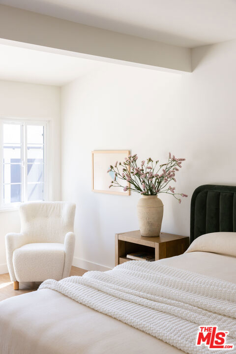 https://media.crmls.org/mediaz/833b8cc6-794a-4151-868f-08d0567ef6a8.jpg?preset=X-Large