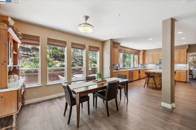3761 SMALLWOOD COURT, Pleasanton CA: https://media.crmls.org/mediaz/833bd2a2-7bad-4271-8f1c-66ddd1fcef1d.jpg