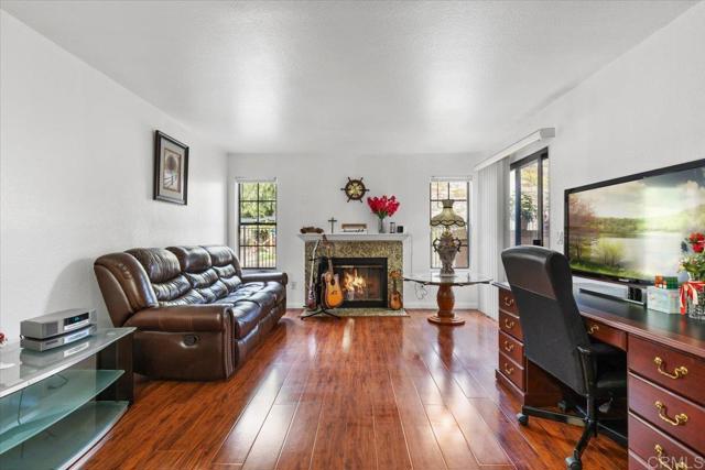 12059 Alta Carmel Ct, San Diego CA: https://media.crmls.org/mediaz/833bd66e-af3d-437e-a271-faab32920247.jpg