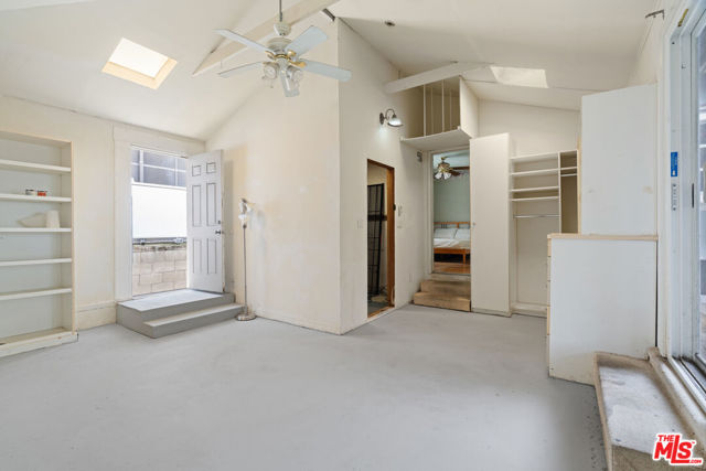 420 Venice Way, Los Angeles CA: https://media.crmls.org/mediaz/833c449d-db12-426e-bbb5-41ba24a8b90d.jpg
