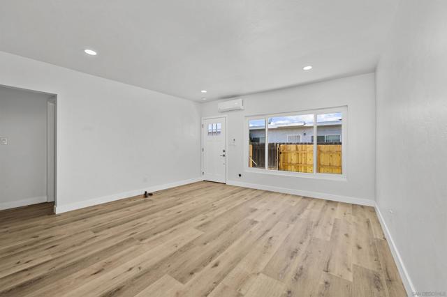 6979 81 Amherst, San Diego CA: https://media.crmls.org/mediaz/833ca418-62f9-4e15-971f-f9ca26f1ff1d.jpg