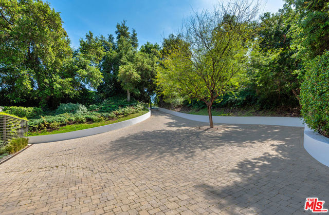 15941 Skytop Road, Encino CA: https://media.crmls.org/mediaz/833cd1e7-825f-4687-a1a0-432c3622a868.jpg