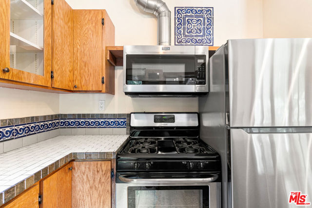 4171 Kraft Avenue, Studio City CA: https://media.crmls.org/mediaz/833d02d0-45f8-469b-8662-0b983357c08c.jpg