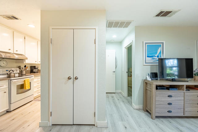 2820 N Arcadia Court, Palm Springs CA: https://media.crmls.org/mediaz/833d3efa-a960-416e-94ed-83055a016df3.jpg
