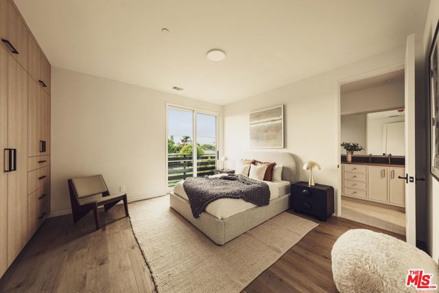 2114 Pier Avenue, Santa Monica CA: https://media.crmls.org/mediaz/833d731f-f3d3-458c-a65e-cf9d8502f922.jpg