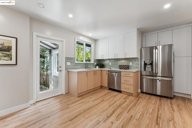 1057 Arlington Blvd, El Cerrito CA: https://media.crmls.org/mediaz/833d8d28-6146-4069-8247-701442d38ab1.jpg