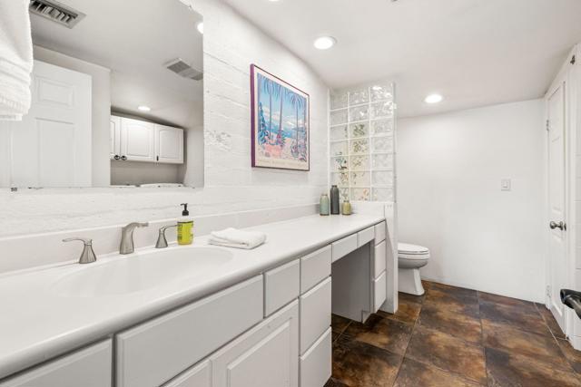 1223 E San Lorenzo Road, Palm Springs CA: https://media.crmls.org/mediaz/833dad57-7d44-4e66-9fbe-007ae8ca0cb9.jpg