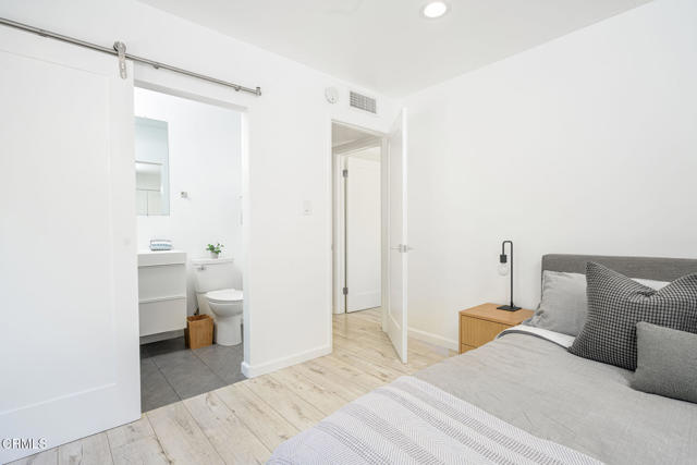 Detail Gallery Image 8 of 18 For 11118 Califa St, North Hollywood,  CA 91601 - 3 Beds | 2 Baths