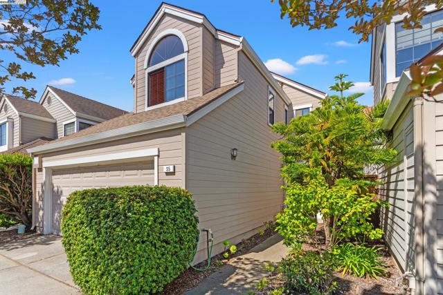 35 Leonard Ct, Alameda CA: https://media.crmls.org/mediaz/833dde46-f722-41a2-b795-f13c01db836c.jpg