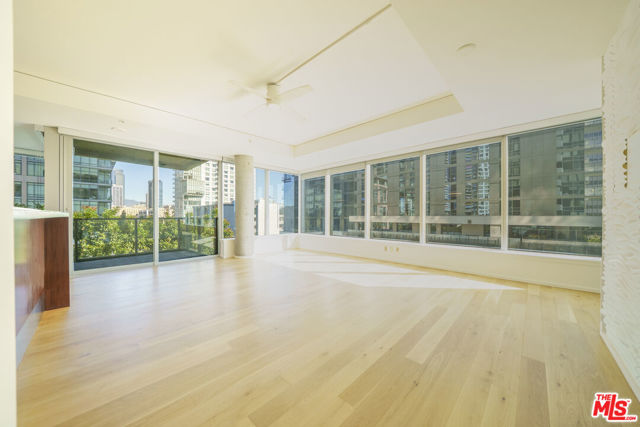 1155 S Grand Avenue, Los Angeles CA: https://media.crmls.org/mediaz/833e321c-bfe8-4a79-b30e-4332752c1464.jpg