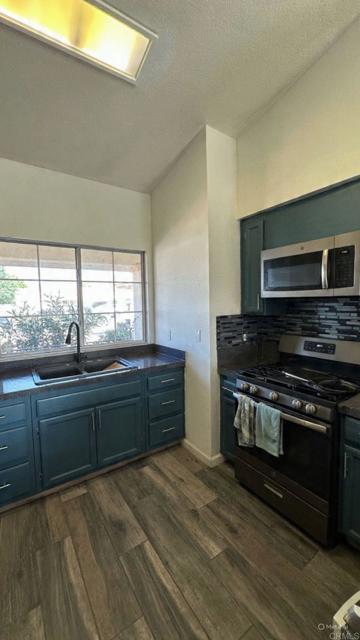 Detail Gallery Image 3 of 8 For 952 Alameda St, Calexico,  CA 92231 - 3 Beds | 2 Baths