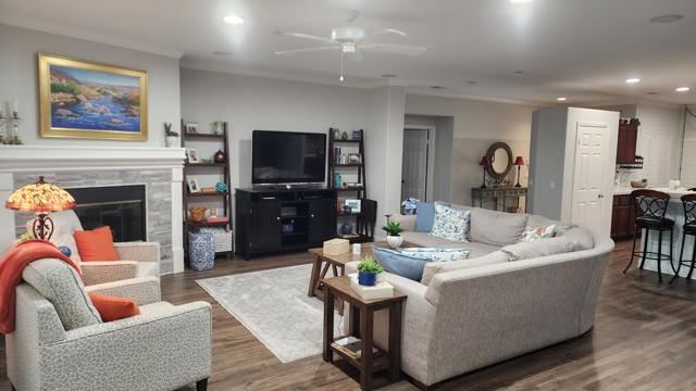 1002 Alta Cresta, Palm Springs CA: https://media.crmls.org/mediaz/833e679d-27f6-47c8-9499-29ccca9ceed3.jpg