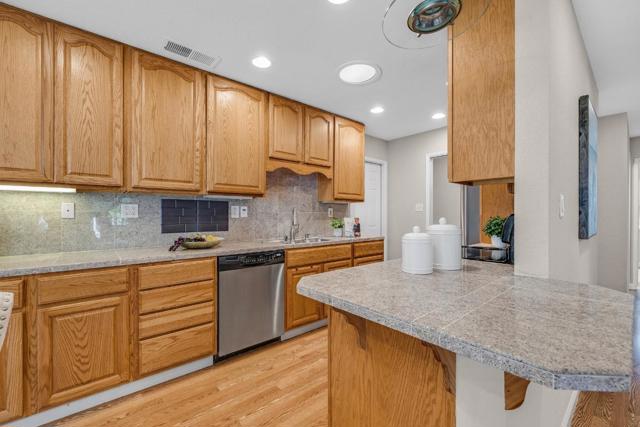 43270 Newport, Fremont CA: https://media.crmls.org/mediaz/833ea0d9-8e51-4914-9da2-5a6993145d37.jpg
