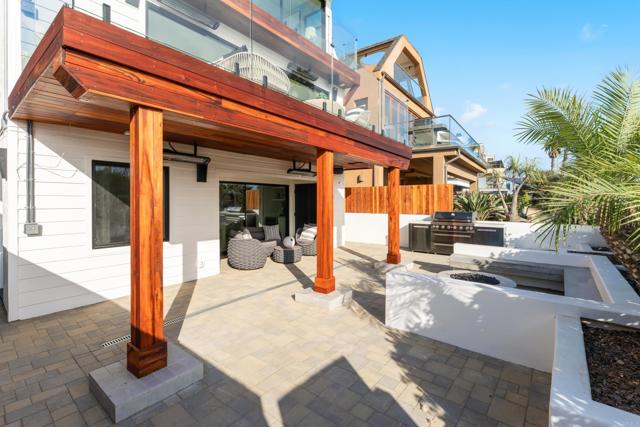 2623 Ocean Front Walk, San Diego CA: https://media.crmls.org/mediaz/833eb1fd-e487-4a99-8e5e-a35e5d1ae92a.jpg