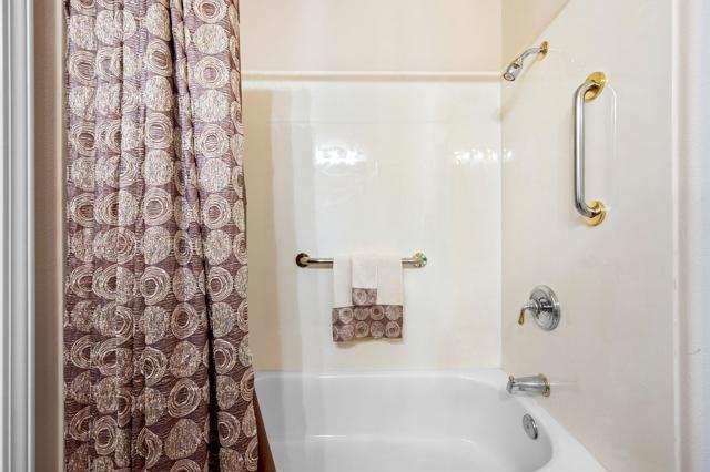 78467 Sterling Lane, Palm Desert CA: https://media.crmls.org/mediaz/833eff78-68be-473b-9c75-bf4ea1dff743.jpg