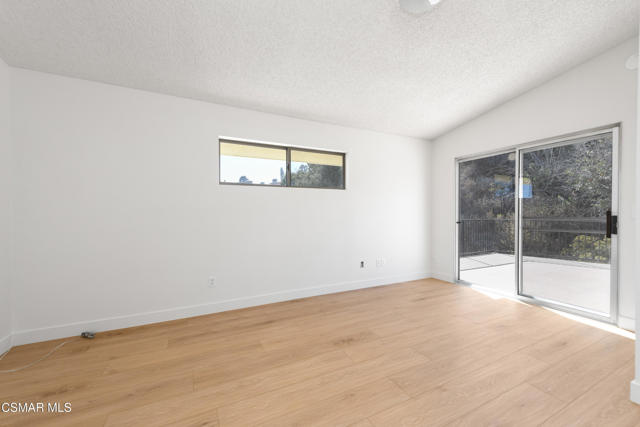 1140 San Clemente Way, Camarillo CA: https://media.crmls.org/mediaz/833f5f3f-860a-42fb-92b0-794e9c7f7da9.jpg