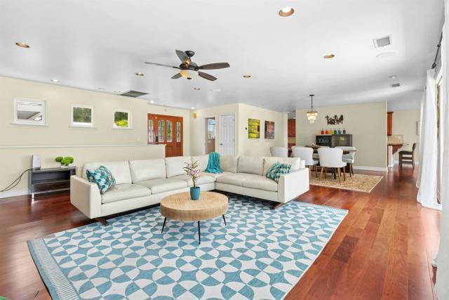17058 Cloudcroft Drive, Poway CA: https://media.crmls.org/mediaz/83406089-a42f-43d6-b9ff-95b338470268.jpg