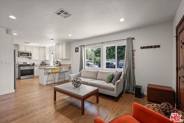 7427 Cleon Avenue, Sun Valley CA: https://media.crmls.org/mediaz/83407836-a564-4a9c-a23a-a3d4bf4920cf.jpg