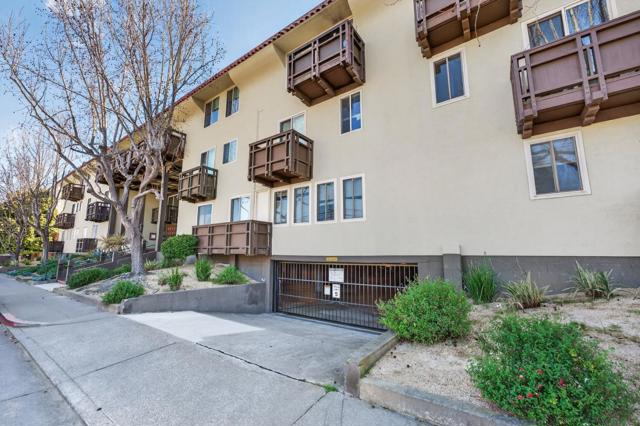 35 28th Avenue, San Mateo CA: https://media.crmls.org/mediaz/8340c131-c7f7-4329-9957-750fc4c5d0aa.jpg