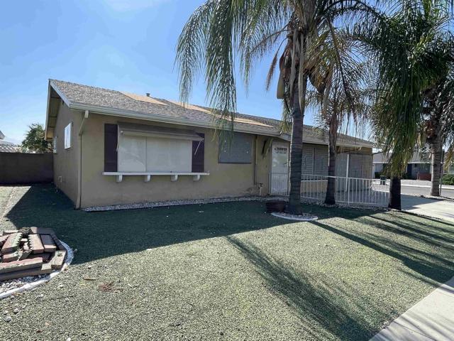 Detail Gallery Image 3 of 36 For 570 S Lyon Ave, Hemet,  CA 92543 - 2 Beds | 2 Baths