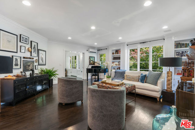 233 S Saltair Avenue, Los Angeles CA: https://media.crmls.org/mediaz/8341538b-fa11-4fda-86e2-2d5d2ae1a3d8.jpg